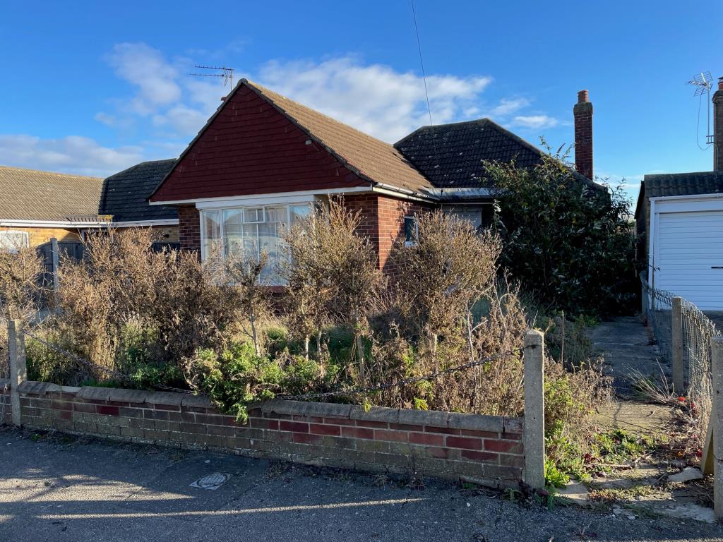 Lot: 43 - TWO-BEDROOM BUNGALOW FOR IMPROVEMENT - External view of detached bungalow for improvement